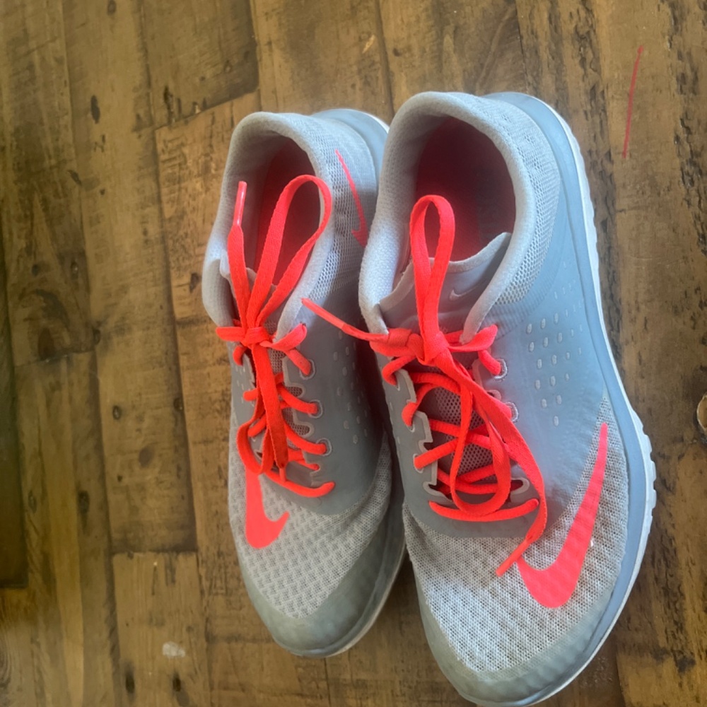 Nike - Picture 2 of 2
